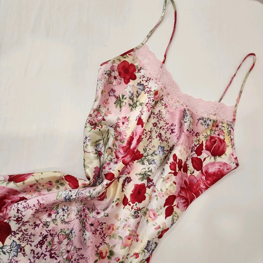 Gilligan & O'Malley Woman's Medium Pink  Lace Trim Lingerie Chemise Slip Gown